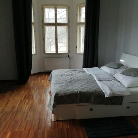 2 Bedrooms Close Vysehrad - Congress Centrum Praga Esterno foto