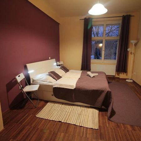2 Bedrooms Close Vysehrad - Congress Centrum Praga Esterno foto