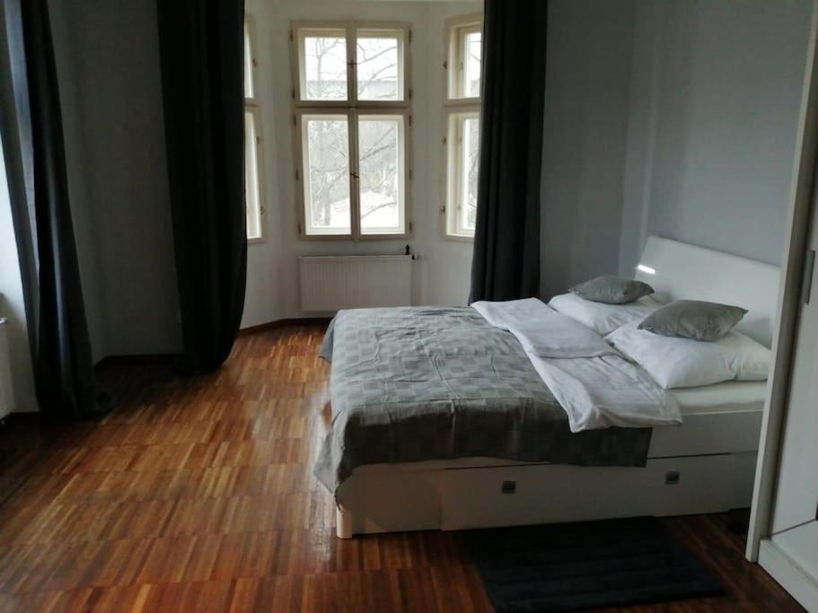 2 Bedrooms Close Vysehrad - Congress Centrum Praga Esterno foto