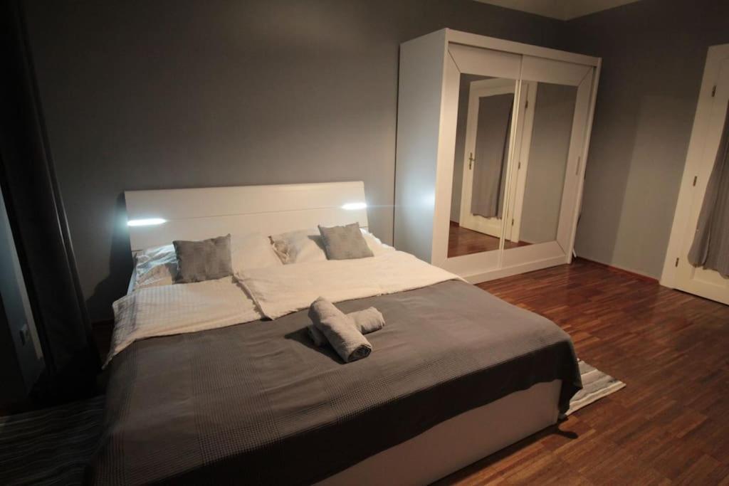 2 Bedrooms Close Vysehrad - Congress Centrum Praga Esterno foto