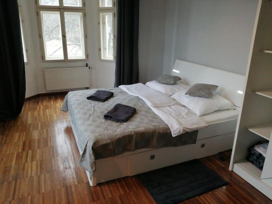 2 Bedrooms Close Vysehrad - Congress Centrum Praga Esterno foto