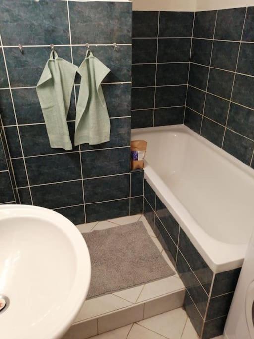 2 Bedrooms Close Vysehrad - Congress Centrum Praga Esterno foto