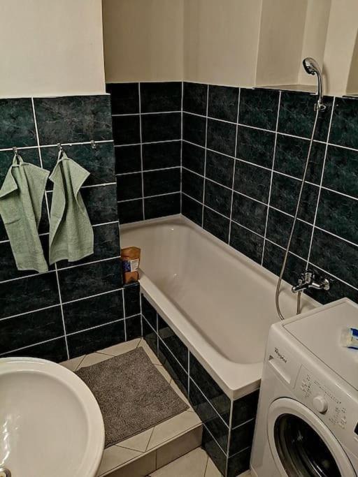 2 Bedrooms Close Vysehrad - Congress Centrum Praga Esterno foto